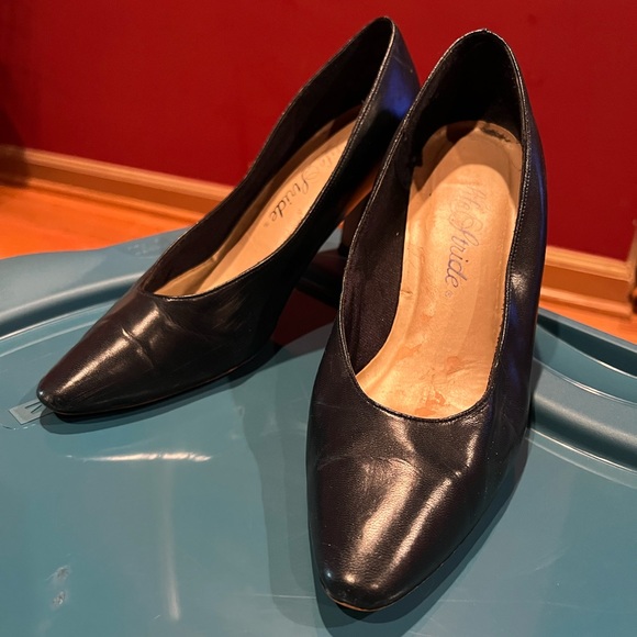 3/$10 Life Stride Vintage Navy Blue Heels - Picture 7 of 9